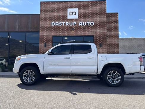 Used 2016 Toyota Tacoma Limited w/ Towing Package image 3