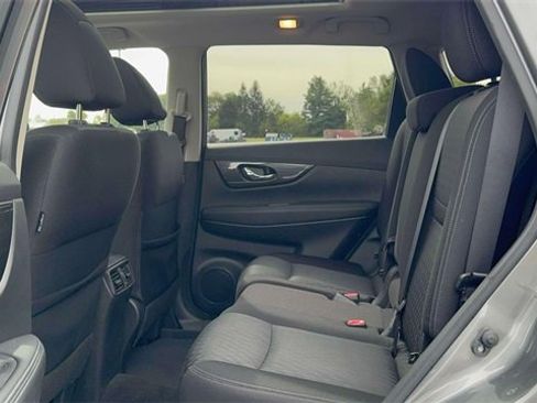 Used 2018 Nissan Rogue SV w/ Sun & Sound Touring Package image 11