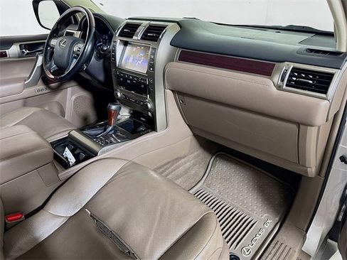 Used 2017 Lexus GX 460 image 30