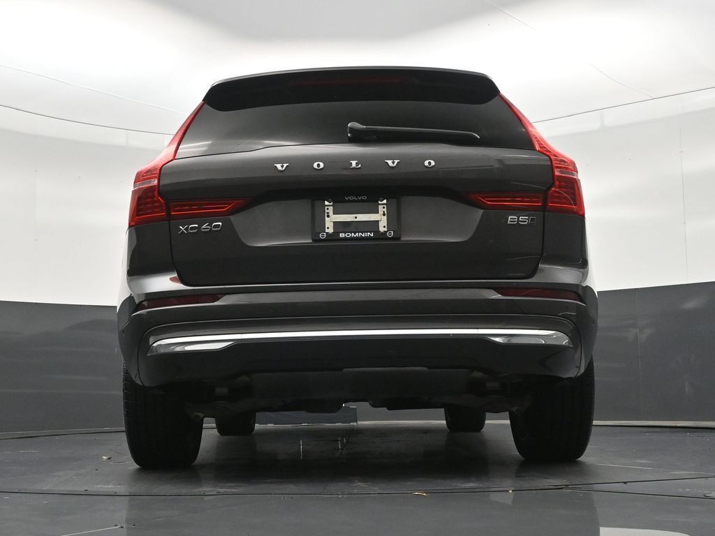 Certified 2023 Volvo XC60 B5 Plus AWD/4WD image 27