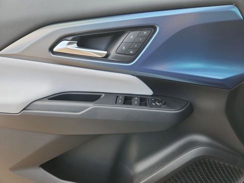 New 2026 Chevrolet Equinox EV LT image 26