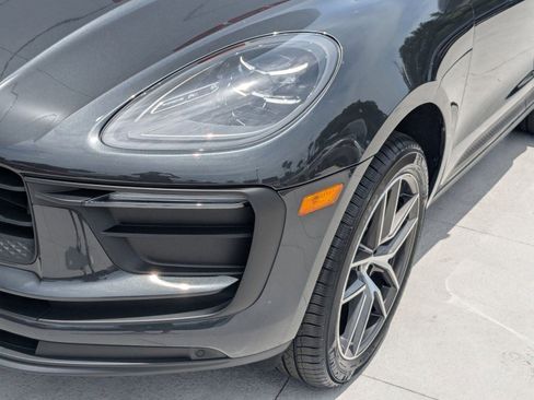 Certified 2025 Porsche Macan image 12