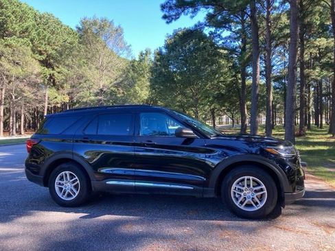 Used 2025 Ford Explorer Active w/ Active Comfort Package image 3