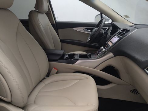 Used 2019 Lincoln Nautilus FWD image 21