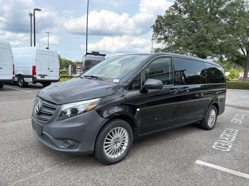 Used 2023 Mercedes-Benz Metris Passenger image 5
