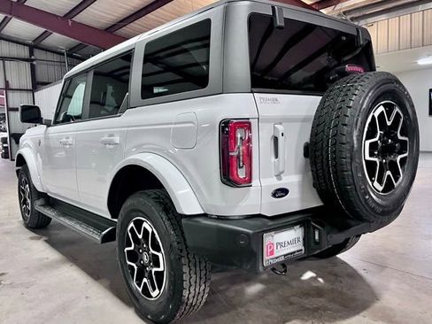 Used 2025 Ford Bronco Outer Banks AWD/4WD image 8
