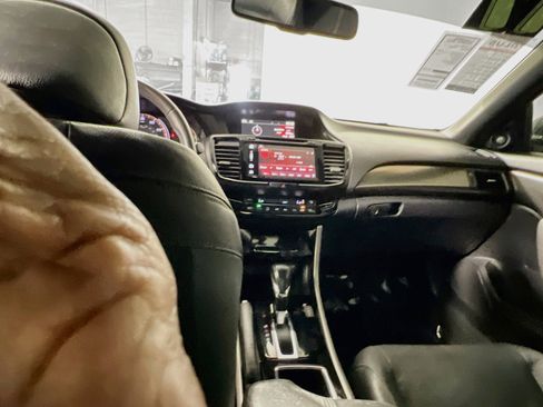 Used 2017 Honda Accord EX-L image 30