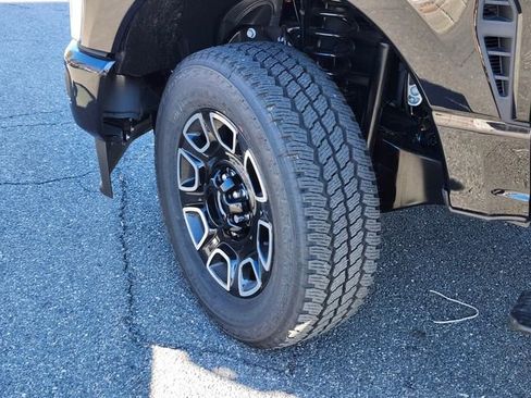 New 2025 Ford F350 Platinum w/ FX4 Off-Road Package image 33