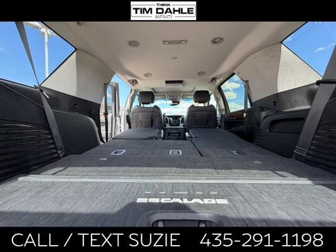Used 2019 Cadillac Escalade Premium Luxury AWD/4WD image 20