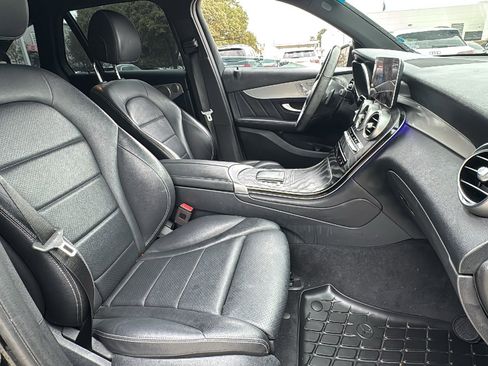 Used 2021 Mercedes-Benz GLC 300 image 31