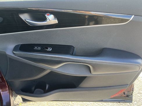 Used 2019 Kia Sorento EX image 11