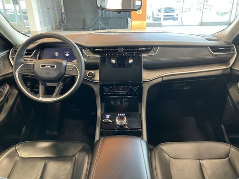 Used 2023 Jeep Grand Cherokee Limited image 25