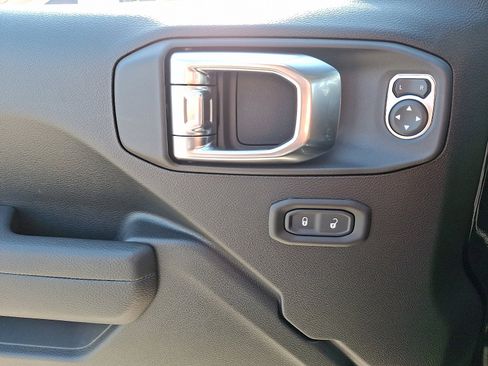 New 2025 Jeep Gladiator Sport image 12