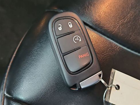 Used 2019 Jeep Cherokee Trailhawk image 35