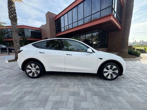 Used 2023 Tesla Model Y Long Range AWD/4WD image 8