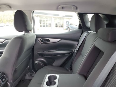 Used 2021 Nissan Rogue Sport S image 11