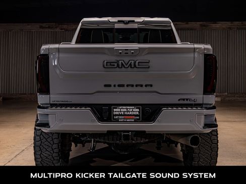 Used 2025 GMC Sierra 2500 AT4X image 8