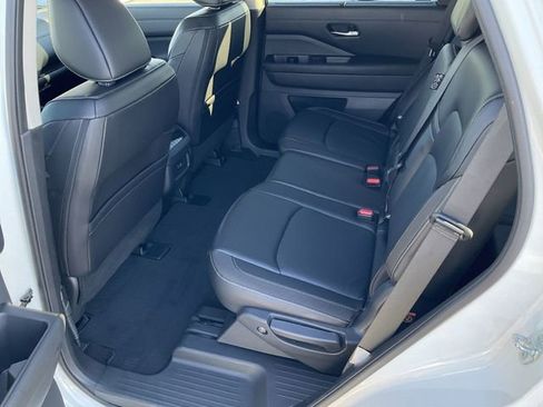 Used 2024 Nissan Pathfinder SL image 13
