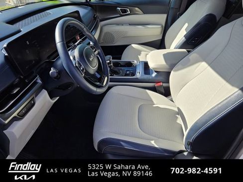 Certified 2025 Kia Carnival SX Prestige FWD image 12