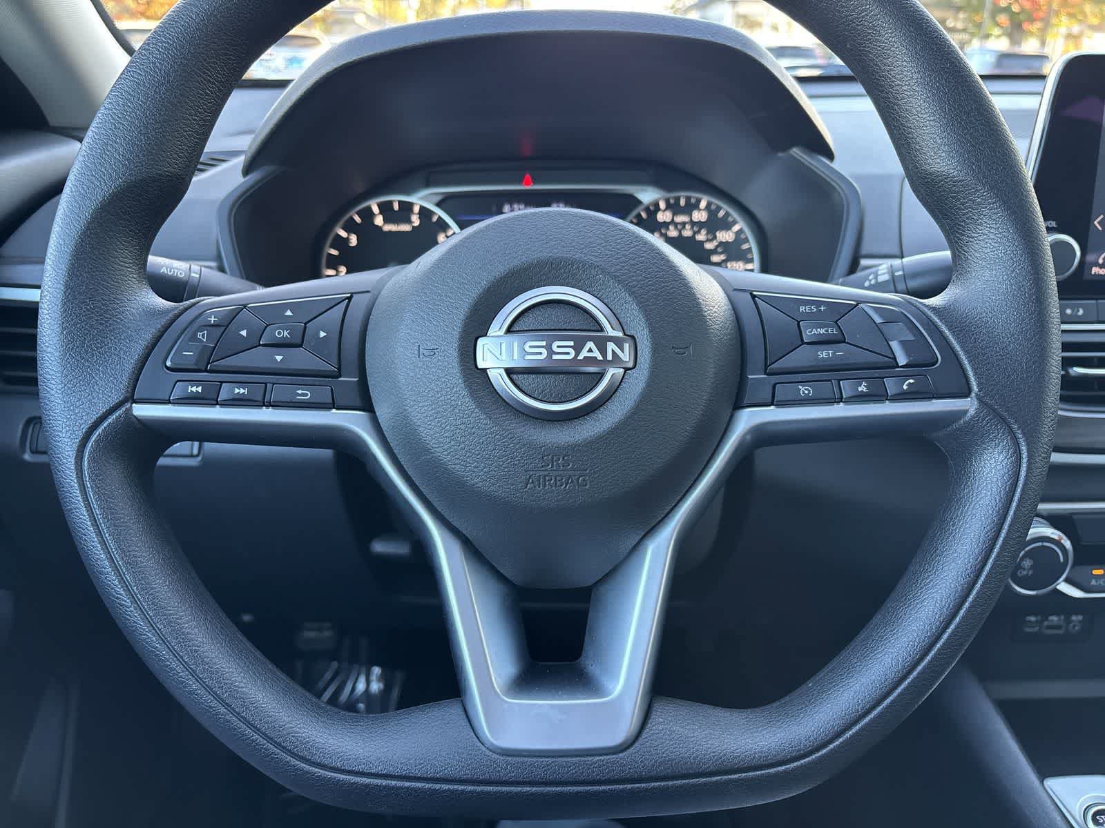 Used 2025 Nissan Altima 2.5 SV FWD image 11