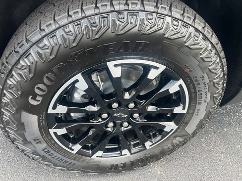 New 2026 Chevrolet Traverse Z71 w/ Enhanced Driving Package AWD/4WD image 9