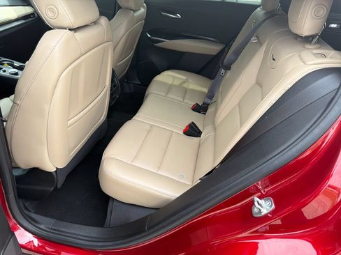 Used 2024 Cadillac XT4 Luxury w/ Cold Weather Package FWD image 8