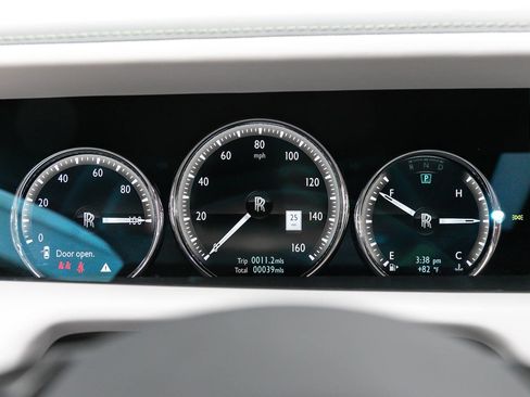 Used 2024 Rolls-Royce Phantom Extended Wheelbase w/ Leather Finishing Pack image 19