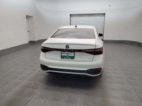 Used 2025 Volkswagen Jetta SE FWD image 7