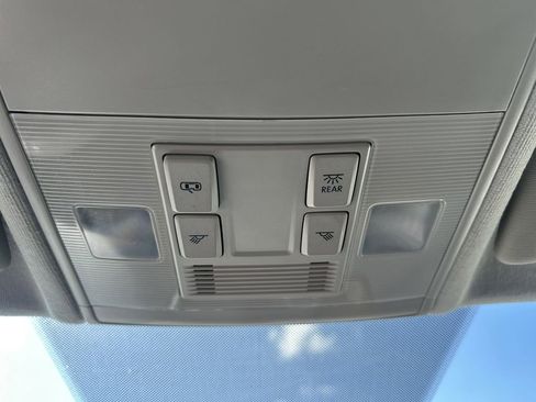 Used 2018 Volkswagen Tiguan S image 28