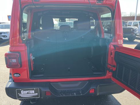 New 2026 Jeep Wrangler Sahara AWD/4WD image 20