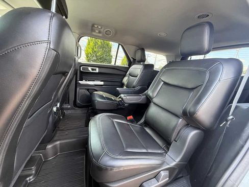Used 2021 Ford Explorer XLT w/ Equipment Group 202A AWD/4WD image 12
