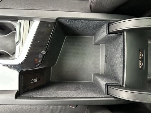 Certified 2025 Volvo XC60 B5 Plus image 21