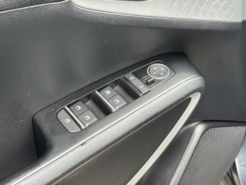 Used 2020 Kia Soul LX FWD image 11