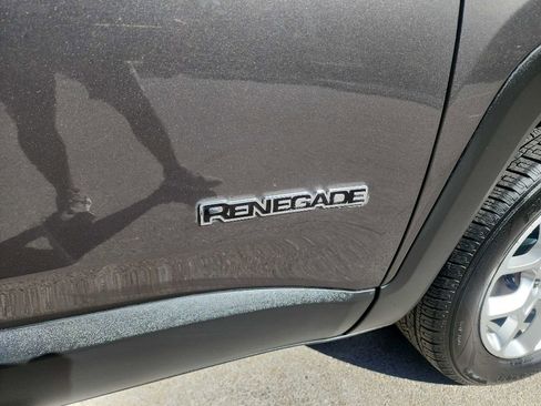 Used 2018 Jeep Renegade Latitude image 12