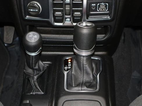 Used 2025 Jeep Wrangler Unlimited Sahara image 13