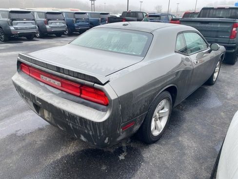 Used 2010 Dodge Challenger SE image 3