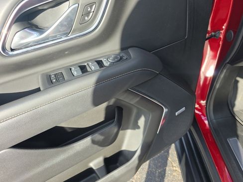 Used 2024 GMC Yukon SLT w/ SLT Luxury Package image 11