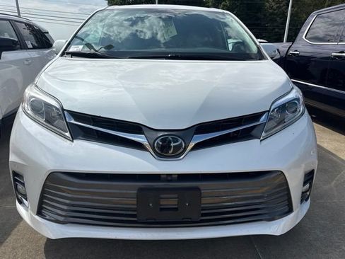 Used 2019 Toyota Sienna Limited Premium FWD image 7