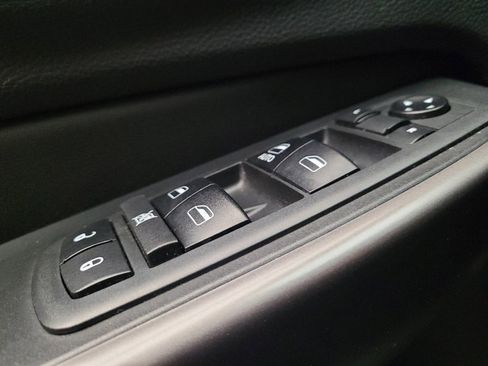 Used 2019 Jeep Cherokee Latitude w/ Popular Appearance Group FWD image 27
