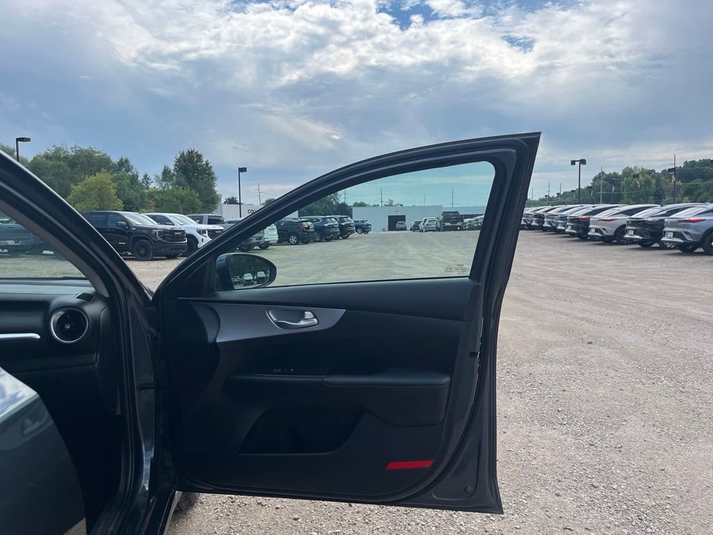 Used 2023 Kia Forte Sedan FWD image 34