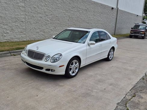 Used 2005 Mercedes-Benz E 500 Sedan image 2