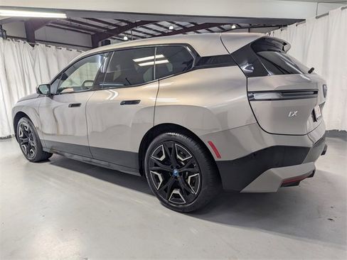 Used 2023 BMW iX xDrive50 w/ Sport Package image 4