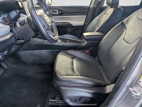 Used 2022 Jeep Compass Limited image 14