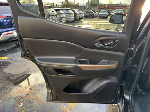 Used 2017 GMC Acadia SLE image 26