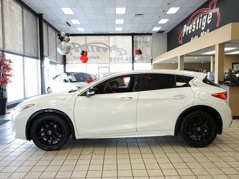 Used 2018 INFINITI QX30 Sport w/ Cargo Package image 4