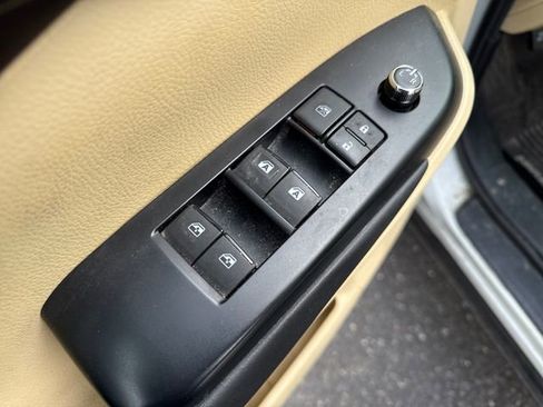 Used 2017 Toyota Highlander XLE image 26