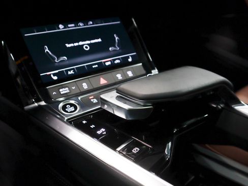 Used 2022 Audi e-tron Premium w/ Convenience Plus Package image 22