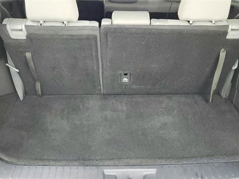 Used 2023 Toyota Highlander L image 18