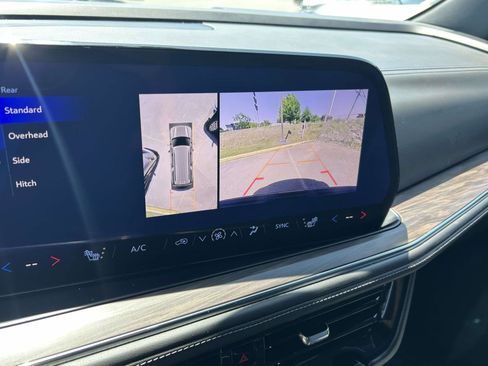 Used 2025 Chevrolet Suburban Z71 AWD/4WD image 22