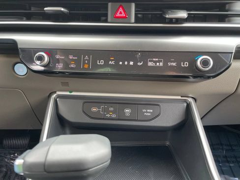New 2026 Kia Carnival FWD image 22
